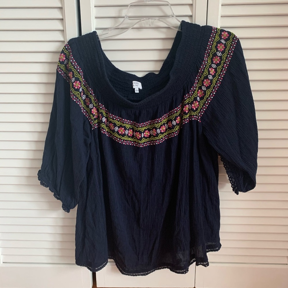 Women’s Crown and Ivy top